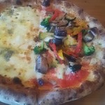 アモーラ ピッツァ - 野菜たっぷり＆４種チーズ