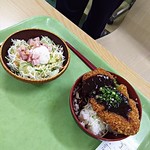 宮崎大学生協 食堂 - 味噌カツ丼にサラダ
