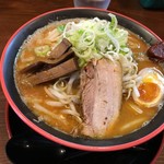 節系とんこつらぁ麺　おもと - おもとの辛みそラーメン:大盛り