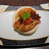 四川 - 海鮮炒め蒸しパンのせ