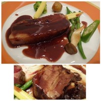 ル・シュバリエ - ◆主人は「本日のお肉料理」の「豚バラワイン煮込み」を。
                よく煮こまれていてお肉は柔らかく、脂身部分も美味しいとか。
                豚肉好きさんが満足だと申しておりました。