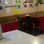 マディナ カレーレストラン - 店内。結構広い。