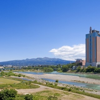 赤城山と利根川を一望できる特等席。