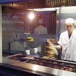 天然うなぎ しま村 - お店の外からは備長炭の焼き場が見えます☆