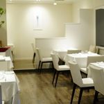 リストランテ サクラ - 白い店内