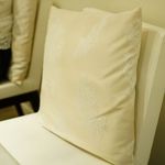 リストランテ サクラ - 椅子にクッションを置いてくれます。