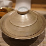 SUGALABO - フォアグラと太刀魚、ブイヨン仕立て　広島産無農薬レモンを刻んで