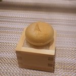 SUGALABO - キャビアと卵、京菓子司末富の最中に包んで