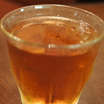 メアリルボーン - お水かと思ったら、これはアイスティーだったよ。
      こういうちょっとしたサービスが嬉しいね。
      すっきりと飲みやすい紅茶です。