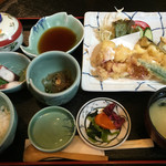 鮮菜家 - ヤリイカ下足と野菜の天ぷら
            ９８０円
