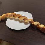 粉とクリーム - 本日のポンイツ。今日もはみ出している。  自宅にて