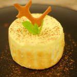 Caveau des Arches - パッションフルーツとミルクチョコのシャルロット