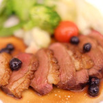 Caveau des Arches - 鴨胸肉のカシスソース