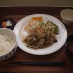 さんさん食堂 produced by Fukusuke - 日替わり『Ｂ定食～洋食プレート～』　鶏と茸のガリバタ炒め