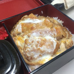 Oomura - 蕎麦屋のカツ丼ですが甘さ控えめ。汁多めで御飯が食べにくい。