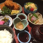日本橋 畔居 - お楽しみ定食。これだけの品数で割烹の雰囲気とサービスで1350円はお得です。