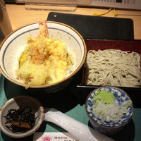 新潟名物 布のり蕎麦とおいしい酒菜 きなせや. 赤坂割烹店 - 天丼とへぎそば 980円 天丼はタレがイマイチだがへぎそばはコシが強くてメチャうま！値段が高いけど。
