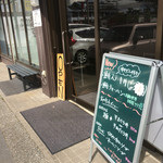 喜多方食堂 麺や 玄 - "鮪ステーキ丼"完売のシール@外看板