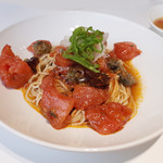わかば食堂 - 潰しトマト、焼き唐辛子、ピータンの冷麺(2016/08/31 飄香 麻布十番本店)