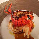 ヴィラ・デル・ソル - 伊勢海老。絶妙な火入れとコーヒーが香ばしさを引き立てます。