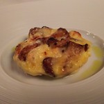 ヴィラ・デル・ソル - キッシュ。ムール貝とジロール茸が入った円やかな仕立て。チョリソーの辛さがアクセント‼