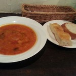 イル・ゴルフォ - セットのスープとパン