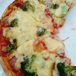 Le Ciel - ソーセージと白菜とブロッコリーのピザ。