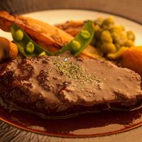 和牛ホホ肉のトロトロ 赤ワイン煮