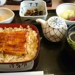 登三松 - サービス定食全景
小鉢が２つ付きますよ(^^)