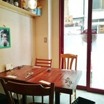 部位ごとに調理法を変える豚肉専門店 グロワグロワ - 店内②