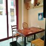 部位ごとに調理法を変える豚肉専門店 グロワグロワ - 店内①