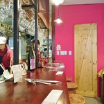 部位ごとに調理法を変える豚肉専門店 グロワグロワ - カウンター席