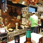 部位ごとに調理法を変える豚肉専門店 グロワグロワ - キッチン