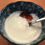 Sumairu Hoteru - デザートはヨーグルトに苺ソース♡