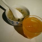 ザイカ・カレーハウス - ジンジャースープと甘々なマンゴージュース