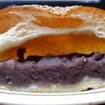 ファミーユ - 粒あんぱん(断面)