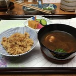 日の出 - 時雨釜飯、蛤赤味噌仕立て、香の物