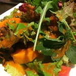 ＷＩＮＥ×鉄板料理 ば～る - オリジナルトマトドレッシングのサラダ【料理】