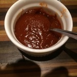 ＷＩＮＥ×鉄板料理 ば～る - チリの辛いソース【料理】