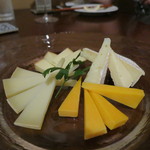 PLANK - チーズ盛り合わせ　800
      円(2016年9月)