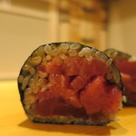 鮨 あらい - 鮪の中巻き（大間）アップ