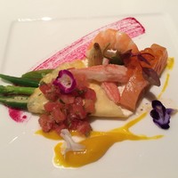 デュオ フルシェット - ひよこ豆のクレープに包まれた海の幸と野菜のコンポゼ"ソッカスタイル”