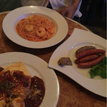 I-na Dining Bar and Cafe  - オムライス、トマトクリームパスタ、ウインナー盛り合わせ