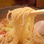 くつろぎ亭ひこべえ  - 2016年9月　麺持ち上げ