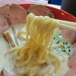 俺のラーメン あっぱれ屋 - モチモチの自家製麺！
      このスープに合う最高の麺です✨