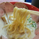 俺のラーメン あっぱれ屋 - モチモチの自家製麺！
      このスープに合う最高の麺です✨