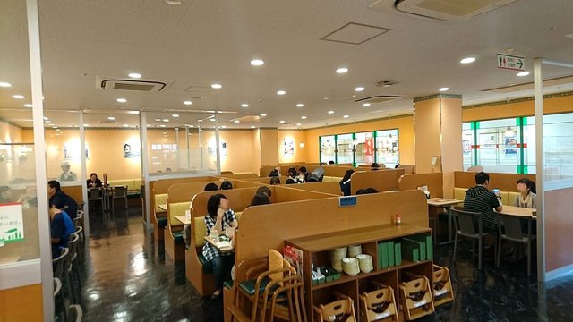 內裝的照片 Saizeriya 食べログ 繁體中文