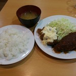 キッチンまつむら - デカメンチ(カツ)とチキン南蛮(定食)です。(2016年10月)