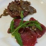 アンティカ オステリア カルネヤ - カルネヤの熟成肉カルパッチョ＆岩手短角牛カルネクルーダ、サマートリュフのせ☆