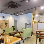 cafe OGU1 - 店内のテーブル席の風景です